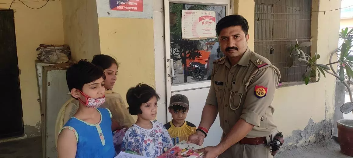 खाकी ने 3 भाई-बहनो का कराया दाखिला,मिलेगी नि:शुल्क शिक्षा, पति से परेशान होकर मांगी थी पुलिस से मदद, खाकी ने 3 भाई-बहनो का कराया दाखिला,मिलेगी नि:शुल्क शिक्षा, पति से परेशान होकर मांगी थी पुलिस से मदद,