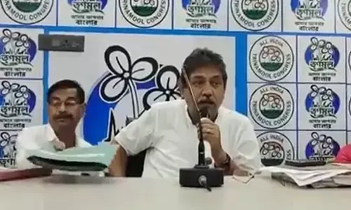 Video Viral: कैमरे में अपने कार्यकर्ताओं से बोले TMC MLA, BJP समर्थकों को धमकाओ, वोट डालने न निकलें. Video Viral: कैमरे में अपने कार्यकर्ताओं से बोले TMC MLA, BJP समर्थकों को धमकाओ, वोट डालने न निकलें.