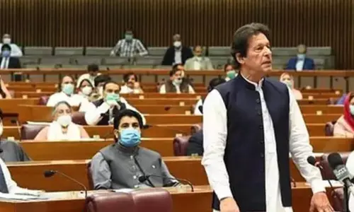 पाकिस्तान में सियासी उलटफेर ? इमरान खान की टूट गई आखिरी आस, PAK PM आज देंगे इस्तीफा! पाकिस्तान में सियासी उलटफेर ? इमरान खान की टूट गई आखिरी आस, PAK PM आज देंगे इस्तीफा!