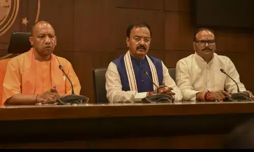 उत्तर प्रदेश मंत्रिमंडल के गठन और पोर्टफोलियो के बंटवारे में योगी की हुई अनदेखी उत्तर प्रदेश मंत्रिमंडल के गठन और पोर्टफोलियो के बंटवारे में योगी की हुई अनदेखी