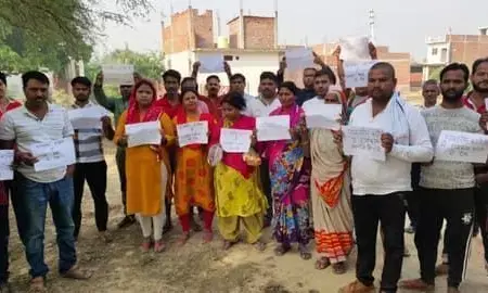 शमशान घाट बनाने के विरोध में सड़क पर उतरे लोग, जानें पूरा मामला