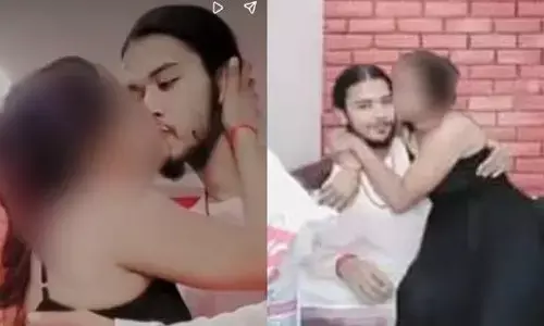 Baba Mahant Sitaram Porn Scandal: कौन है रेप का आरोपी महंत सीताराम? लड़की संग तस्वीरें वायरल; नेता, बिल्डर भी भक्त Baba Mahant Sitaram Porn Scandal: कौन है रेप का आरोपी महंत सीताराम? लड़की संग तस्वीरें वायरल; नेता, बिल्डर भी भक्त