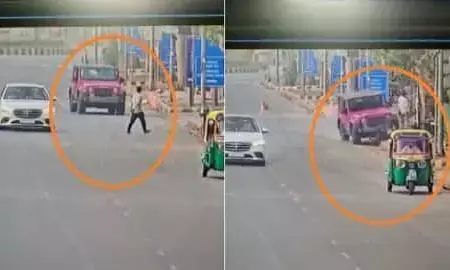 बेकाबू कार ने फुटपाथ पर चढ़कर युवक को कुचला, घटना सीसीटीवी में कैद