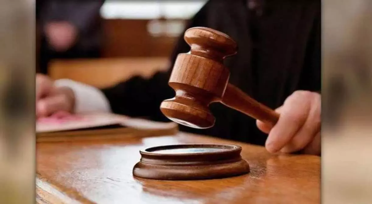 हाई कोर्ट ने 8 IAS अधिकारियों को सुनाई 2 सप्ताह जेल की सजा, फिर रहम खा कर दिया ये आदेश हाई कोर्ट ने 8 IAS अधिकारियों को सुनाई 2 सप्ताह जेल की सजा, फिर रहम खा कर दिया ये आदेश