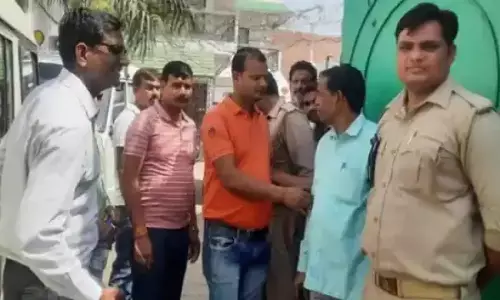 Raid on perfume trader close Akhilesh Yadav