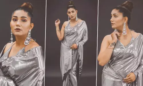 Sapna Choudhary Sexy Video: सपना चौधरी ने सिल्वर साड़ी पहनकर दिखाई अपनी हॉटनेस, तेवर देखकर फैंस भी हुए फिदा Sapna Choudhary Sexy Video: सपना चौधरी ने सिल्वर साड़ी पहनकर दिखाई अपनी हॉटनेस, तेवर देखकर फैंस भी हुए फिदा