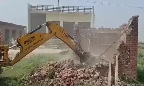 शामली में सरकारी जमीनों पर चला सीएम योगी का बुलडोजर