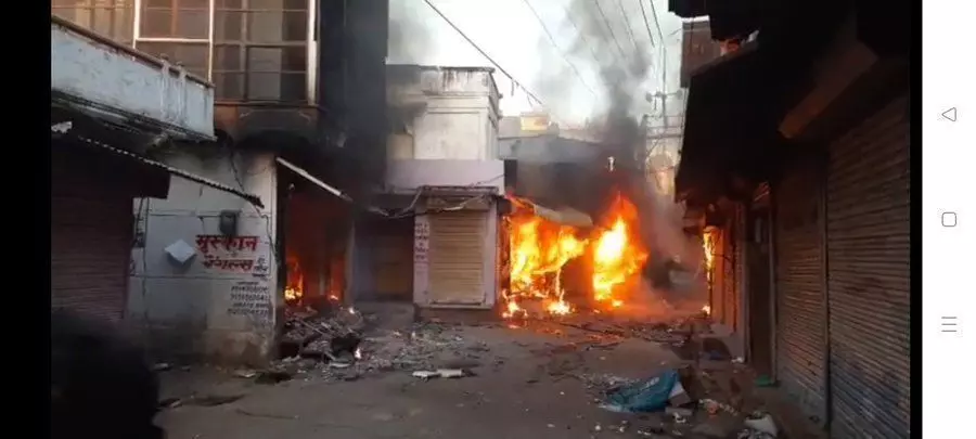 Rajasthan Karauli Breaking news :राजस्थान के करौली में हिंदू नव वर्ष के उपलक्ष पर विशाल शोभायात्रा के दौरान हुआ पथराव Rajasthan Karauli Breaking news :राजस्थान के करौली में हिंदू नव वर्ष के उपलक्ष पर विशाल शोभायात्रा के दौरान हुआ पथराव