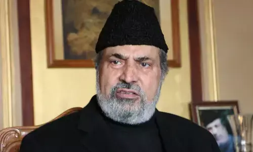 कश्मीरी पंडितों के नरसंहार को याद कर रोया ये मुस्लिम नेता, महबूबा मुफ्ती से है कनेक्शन कश्मीरी पंडितों के नरसंहार को याद कर रोया ये मुस्लिम नेता, महबूबा मुफ्ती से है कनेक्शन