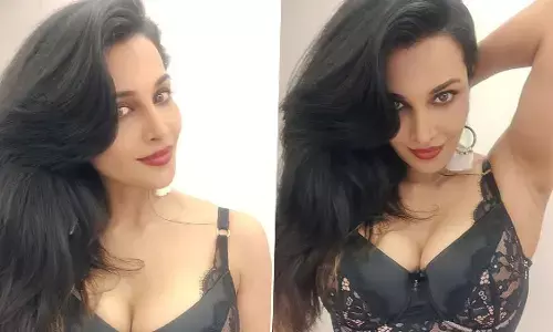Flora Saini Sexy Video: हॉट एक्ट्रेस Flora Saini ने सेक्सी ब्रालेट पहनकर दिखाया दिलकश अवतार Flora Saini Sexy Video: हॉट एक्ट्रेस Flora Saini ने सेक्सी ब्रालेट पहनकर दिखाया दिलकश अवतार