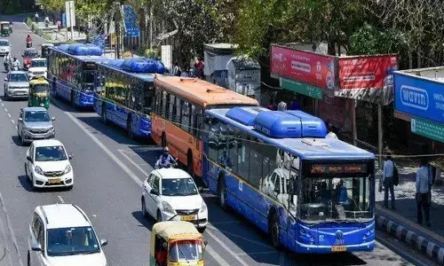 लेन ड्राइविंग से कम हो रही हैं बसों की स्पीड, सफर करने के लिए घर से निकलना होगा जल्दी