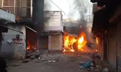 Rajasthan Karauli Breaking news :राजस्थान के करौली में हिंदू नव वर्ष के उपलक्ष पर विशाल शोभायात्रा के दौरान हुआ पथराव