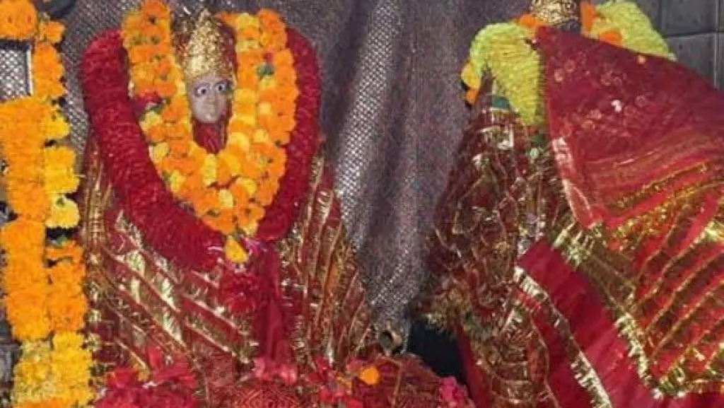 तरकुलहा देवी मंदिर,जहां मन्नतें पूरी होने पर श्रद्धालु बांधते हैं घंटी