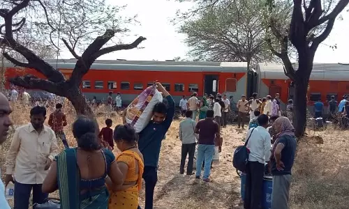 नासिक के पास बड़ा रेल हादसा, जयनगर एक्सप्रेस के 11 डिब्बे पटरी से उतरे, नासिक के पास बड़ा रेल हादसा, जयनगर एक्सप्रेस के 11 डिब्बे पटरी से उतरे,