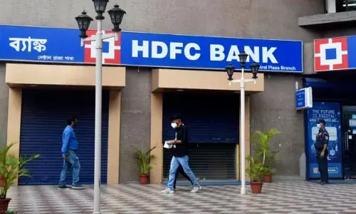 HDFC Bank के साथ होगा HDFC का विलय, घोषणा के बाद 13% तक उछल गए शेयर HDFC Bank के साथ होगा HDFC का विलय, घोषणा के बाद 13% तक उछल गए शेयर