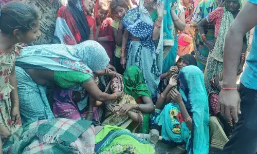 Kaushambi News: आधी रात को छत से गिरा युवक मौत Kaushambi News: आधी रात को छत से गिरा युवक मौत