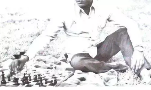 एक गरीब बढ़ई का बेटा, किसे पता था वह एक दिन भारत का नाम विश्वभर में उज्जवल कर जाएगा एक गरीब बढ़ई का बेटा, किसे पता था वह एक दिन भारत का नाम विश्वभर में उज्जवल कर जाएगा