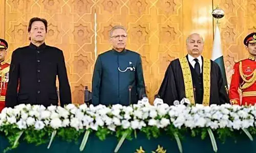 इमरान खान ने पूर्व मुख्य न्यायाधीश गुलजार अहमद को कार्यवाहक प्रधानमंत्री पद के लिए किया नामांकित