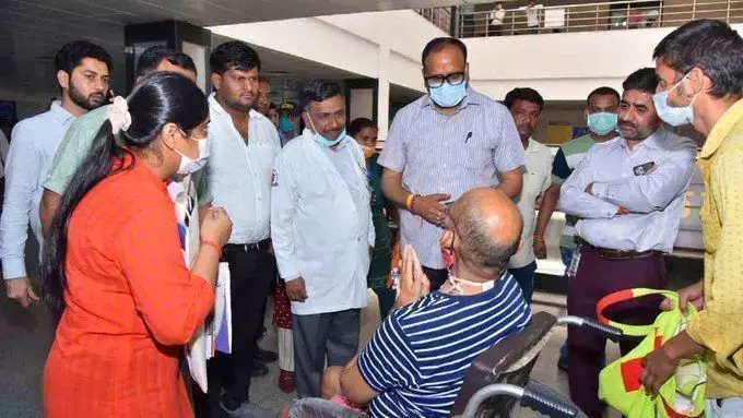 जब अचानक KGMU पहुंचकर मरीजों की लाइन में खड़े हो गए डिप्टी CM ब्रजेश पाठक तो फिर ...