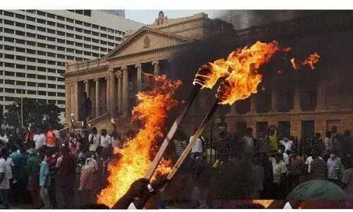 श्रीलंका में राष्ट्रपति गोटवाया राजपक्षे ने किया आपातकाल हटाने का एलान श्रीलंका में राष्ट्रपति गोटवाया राजपक्षे ने किया आपातकाल हटाने का एलान