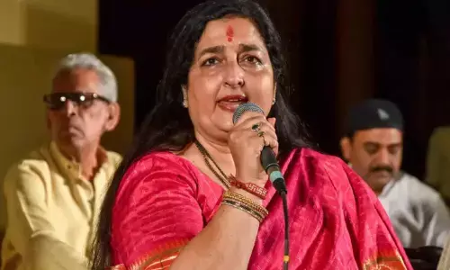 दिग्गज सिंगर अनुराधा पौडवाल की मांग, लाउडस्पीकर से अजान पर लगे बैन; कहा- मुस्लिम देशों में भी है रोक दिग्गज सिंगर अनुराधा पौडवाल की मांग, लाउडस्पीकर से अजान पर लगे बैन; कहा- मुस्लिम देशों में भी है रोक