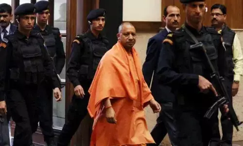 UP: सीएम योगी आदित्यनाथ की सुरक्षा बढ़ाई गई, जानिए- क्या है पूरा मामला? UP: सीएम योगी आदित्यनाथ की सुरक्षा बढ़ाई गई, जानिए- क्या है पूरा मामला?