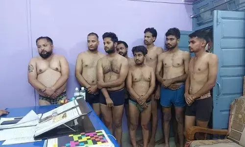 Madhya Pradesh News : भाजपा विधायक के खिलाफ खबर दिखाने पर पत्रकारों को किया निर्वस्त्र Madhya Pradesh News : भाजपा विधायक के खिलाफ खबर दिखाने पर पत्रकारों को किया निर्वस्त्र