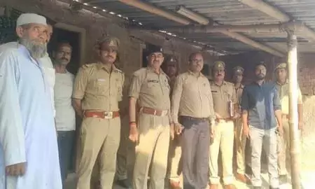 योगी सरकार की अपराधियों पर नकेल, दो गैंगेस्टरों की साढ़े 17 लाख की संपत्ति जब्त योगी सरकार की अपराधियों पर नकेल, दो गैंगेस्टरों की साढ़े 17 लाख की संपत्ति जब्त