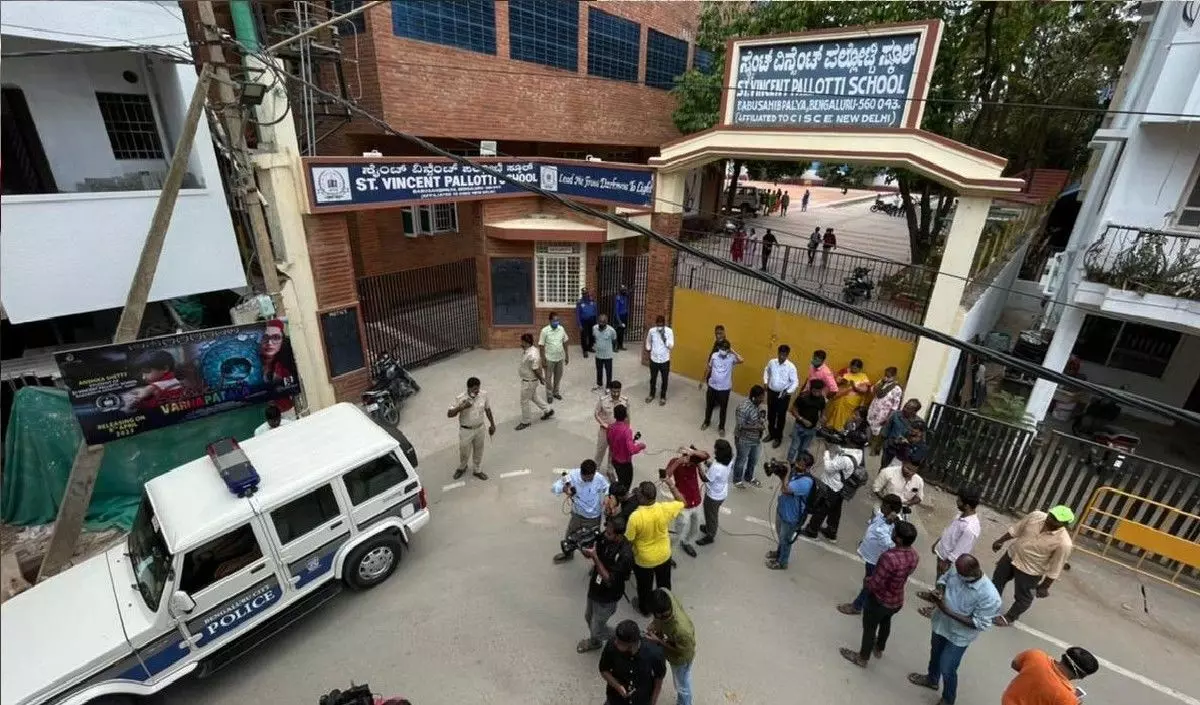 बेंगलुरु: 6 स्‍कूलों को मिली बम से उड़ाने की धमकी, सर्च ऑपरेशन जारी