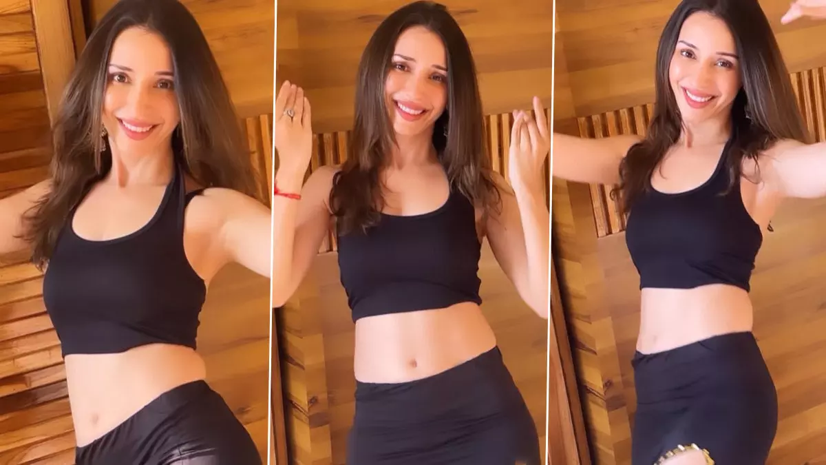 Heli Daruwala Sexy Video: Heli Daruwala ने सेक्सी अंदाज में किया गजब का डांस, Video में दिखी कमाल की हॉटनेस Heli Daruwala Sexy Video: Heli Daruwala ने सेक्सी अंदाज में किया गजब का डांस, Video में दिखी कमाल की हॉटनेस