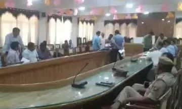 शामली में चुनाव को लेकर तैयारियां पूरी, BSF के जवान  तैनात,एमएलसी चुनाव के लिए पोलिंग पार्टियां रवाना शामली में चुनाव को लेकर तैयारियां पूरी, BSF के जवान  तैनात,एमएलसी चुनाव के लिए पोलिंग पार्टियां रवाना