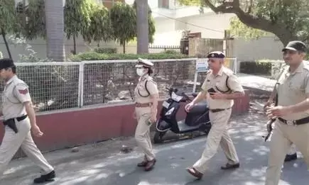 Rohtak News: सीएम के आने से चंदएटीएम में कैश डालने आए कंपनी कर्मचारियों से ढाई करोड़ की लूट, सुरक्षा गार्ड को मारी गोली Rohtak News: सीएम के आने से चंदएटीएम में कैश डालने आए कंपनी कर्मचारियों से ढाई करोड़ की लूट, सुरक्षा गार्ड को मारी गोली