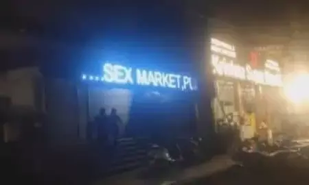 किराना दुकान की LED स्क्रीन पर चला सेक्स रैकेट का विज्ञापन, महिलाओं के बारे में अभद्र टिप्पणी किराना दुकान की LED स्क्रीन पर चला सेक्स रैकेट का विज्ञापन, महिलाओं के बारे में अभद्र टिप्पणी