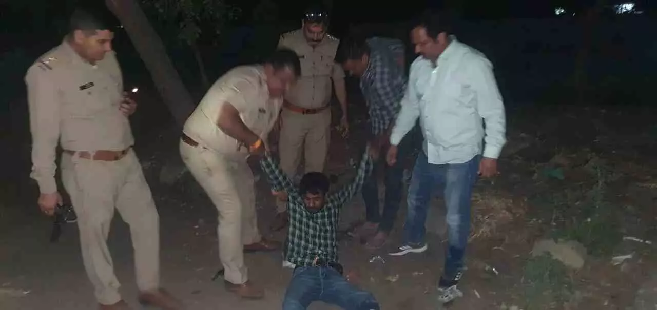यूपी में टॉय गन वाले बदमाश से पुलिस की मुठभेड़, करता था मिर्ची पाउडर का प्रयोग यूपी में टॉय गन वाले बदमाश से पुलिस की मुठभेड़, करता था मिर्ची पाउडर का प्रयोग
