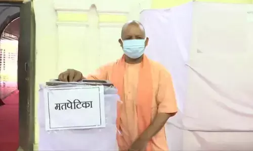 UP MLC Election Voting : यूपी विधान परिषद चुनाव के लिए मतदान जारी, CM योगी ने गोरखपुर में डाला वोट UP MLC Election Voting : यूपी विधान परिषद चुनाव के लिए मतदान जारी, CM योगी ने गोरखपुर में डाला वोट