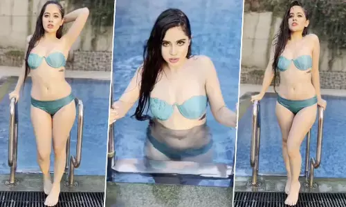 Urfi Javed Sexy Video: बिकिनी पहनकर उर्फी जावेद ने स्विमिंग पूल में दिखाया अपना अब तक का सबसे हॉट अंदाज Urfi Javed Sexy Video: बिकिनी पहनकर उर्फी जावेद ने स्विमिंग पूल में दिखाया अपना अब तक का सबसे हॉट अंदाज