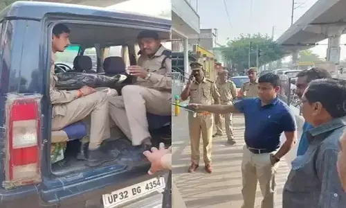 Lucknow News :अवैध वसूली करते रंगे हाथों पकड़े गए खाकीधारी, वेश बदलकर पुलिस कमिश्नर ने की बड़ी रेड