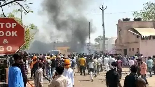 रामनवमी यात्रा पर पथराव, भीड़ ने कई गाड़ियों में आग लगाई, गुजरात के साबरकांठा का है मामला !