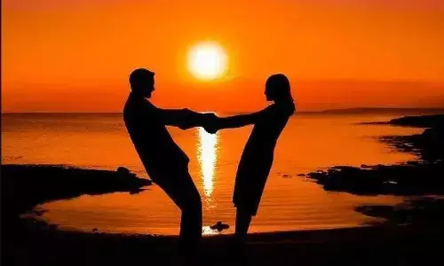 हनीमून के बीच हुआ कुछ ऐसा, पत्नी बोली-शादी करके फंस गई यार..अच्छी खासी थी कंवारी हनीमून के बीच हुआ कुछ ऐसा, पत्नी बोली-शादी करके फंस गई यार..अच्छी खासी थी कंवारी