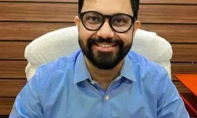IAS Rahul Kumar : आईएएस राहुल कुमार ने एक पीड़ित और लाचार पिता की मदद करके दिया समाज को बड़ा संदेश, होशियार भी रहना होगा इन बातों से IAS Rahul Kumar : आईएएस राहुल कुमार ने एक पीड़ित और लाचार पिता की मदद करके दिया समाज को बड़ा संदेश, होशियार भी रहना होगा इन बातों से