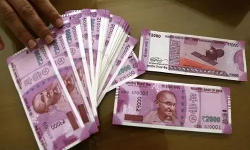 नकली नोट छापते दो छात्र हुए गिरफ्तार नकली नोट छापते दो छात्र हुए गिरफ्तार