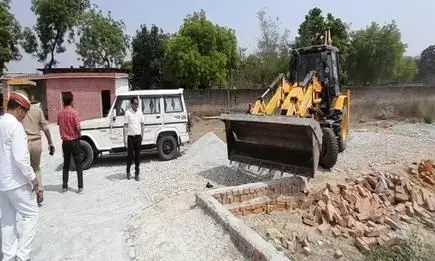 मुख्तार अंसारी के करीबी गणेश दत्त पर कार्रवाई, ढहाई गई पांच एकड़ भूमि पर अवैध प्लॉटिंग