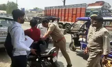 शामली में लूट के बाद चलाया गया चेकिंग अभियान, दर्जनों बाइकों का किया गया चालान शामली में लूट के बाद चलाया गया चेकिंग अभियान, दर्जनों बाइकों का किया गया चालान