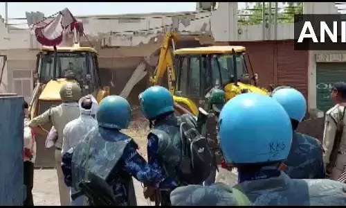 Khargone Violence: खरगोन में रामनवमी जुलूस पर पथराव-आगजनी के आरोपियों के अवैध निर्माण पर चला मामा का बुलडोजर