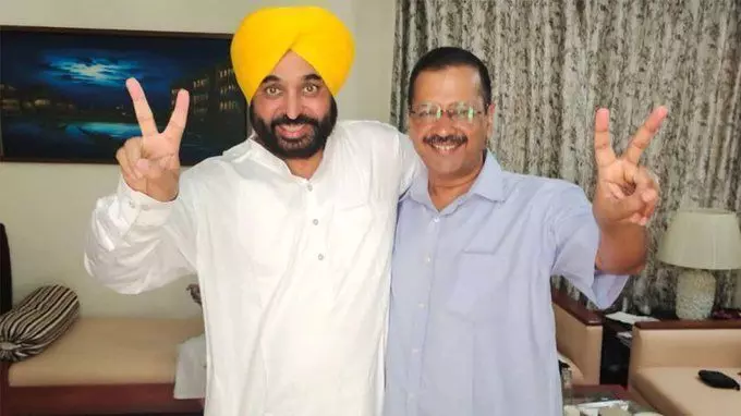 Punjab Free Electricity: हर घर को मुफ्त बिजली जल्द, CM केजरीवाल से मिले भगवंत मान Punjab Free Electricity: हर घर को मुफ्त बिजली जल्द, CM केजरीवाल से मिले भगवंत मान