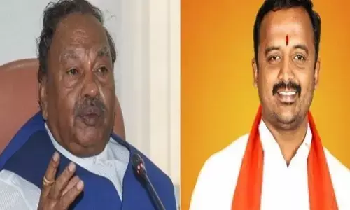कॉन्ट्रैक्टर खुदकुशी मामले में कर्नाटक के मंत्री पर FIR, ठेकों में 40% कमीशन का लगाया था आरोप कॉन्ट्रैक्टर खुदकुशी मामले में कर्नाटक के मंत्री पर FIR, ठेकों में 40% कमीशन का लगाया था आरोप
