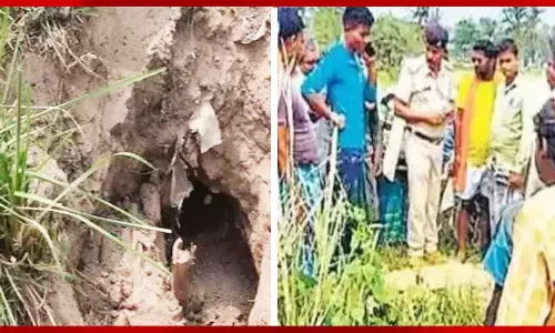 बिहार में कब्र से गायब हुई 2 लाशें, ग्रामीणों ने तांत्रिक पर लगाए आरोप बिहार में कब्र से गायब हुई 2 लाशें, ग्रामीणों ने तांत्रिक पर लगाए आरोप