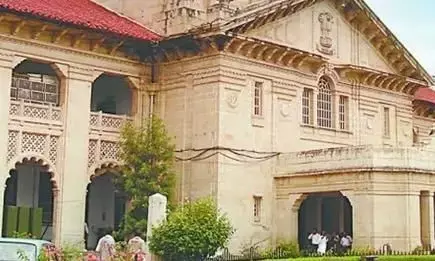 Allahabad High Court: कोर्ट की रोक के बावजूद चला दिया बुलडोजर, हाईकोर्ट ने लगाई अफसरों को फटकार