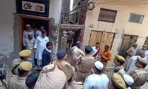 वाराणसी में बड़ा हादसा : साड़ी फिनिशिंग के कारखाने में लगी भीषण आग, पिता-पुत्र समेत चार की मौत, CM योगी ने जताया शोक वाराणसी में बड़ा हादसा : साड़ी फिनिशिंग के कारखाने में लगी भीषण आग, पिता-पुत्र समेत चार की मौत, CM योगी ने जताया शोक