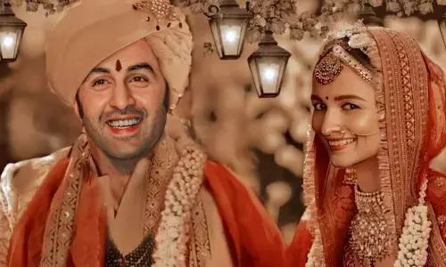 Ranbir Kapoor Alia Bhatt Wedding : सात फेरों से सात जन्मों के बंधन में बंधे रणबीर कपूर-आलिया भट्ट Ranbir Kapoor Alia Bhatt Wedding : सात फेरों से सात जन्मों के बंधन में बंधे रणबीर कपूर-आलिया भट्ट